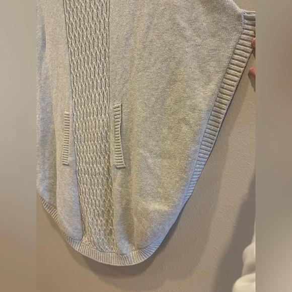 CAbi Glacier Cable Kit‎ Poncho Gray Pullover Sweater Size Small Style 3003 - Picture 11 of 12